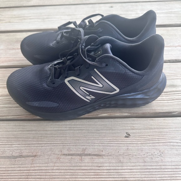 New Balance Black Athletic Shoes with Minimalist Design - Picture 1 of 8